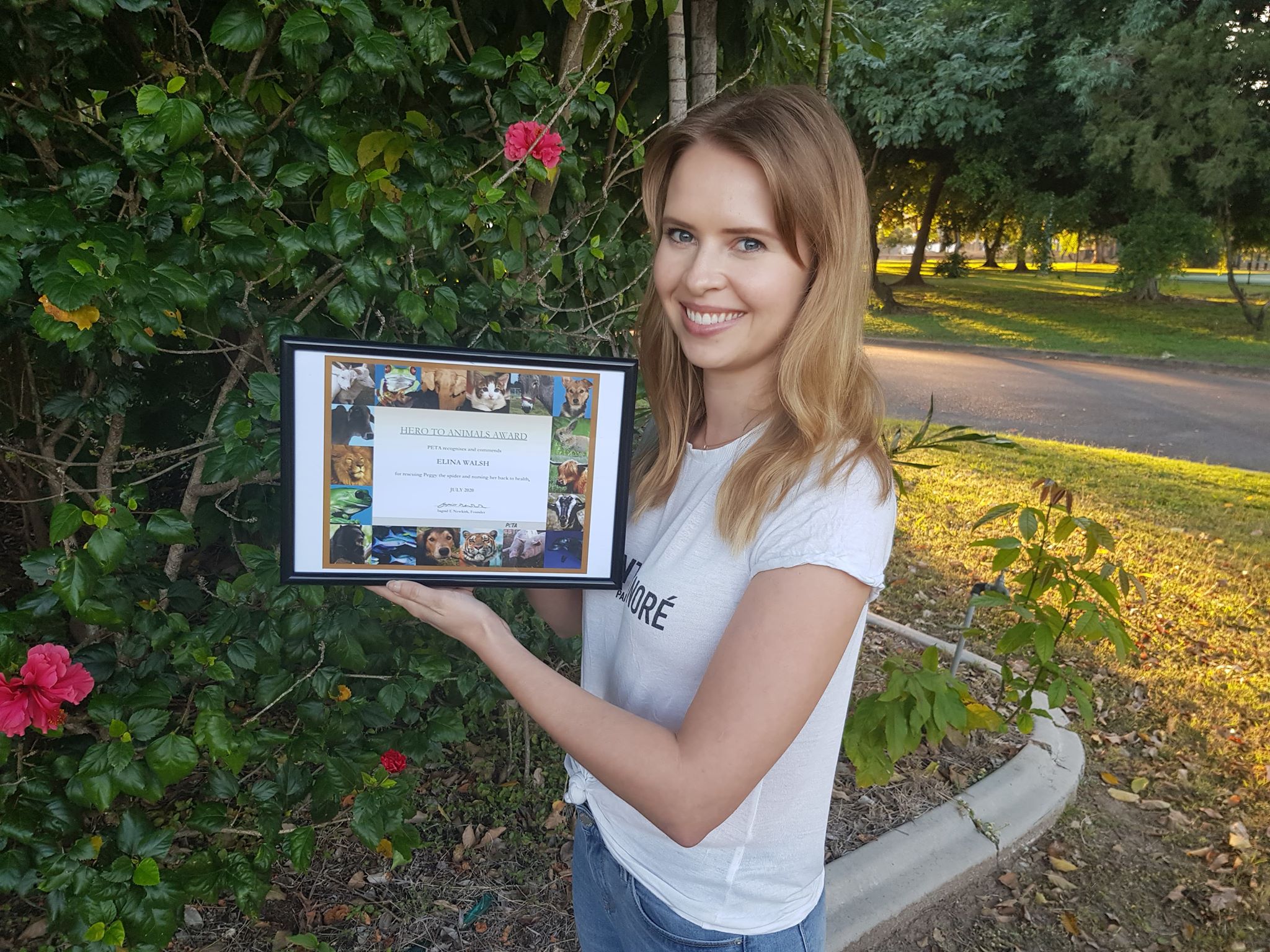 Elina Walsh with her Hero to Animals Award.