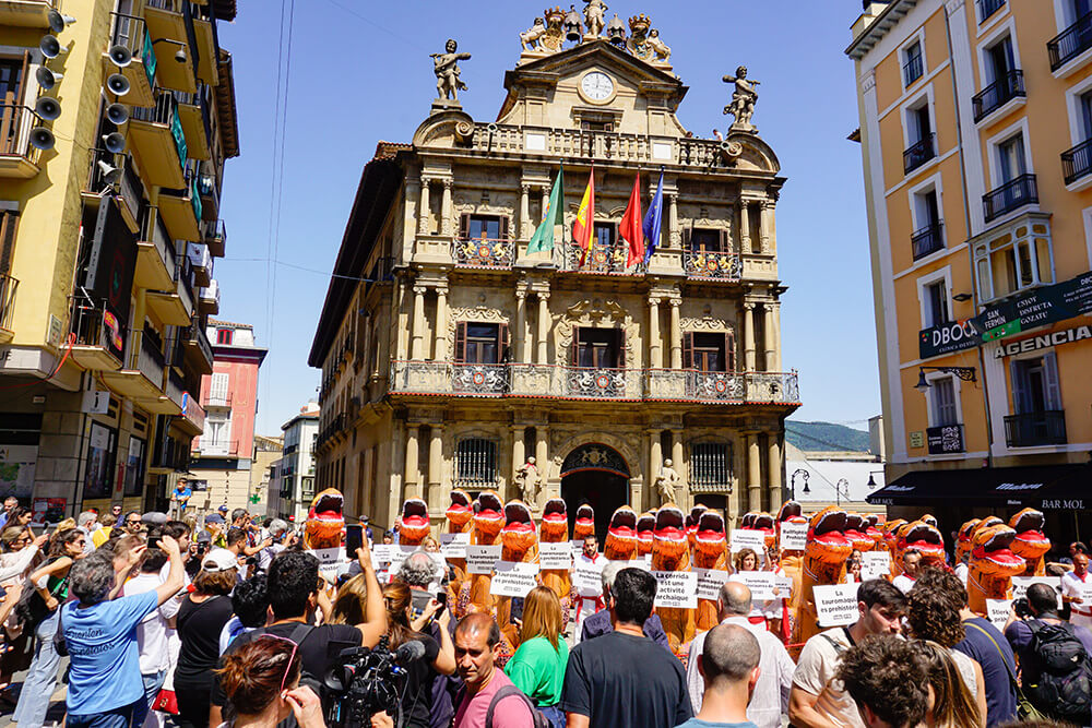 Protesters in Pamplona wear dinosaur costumes