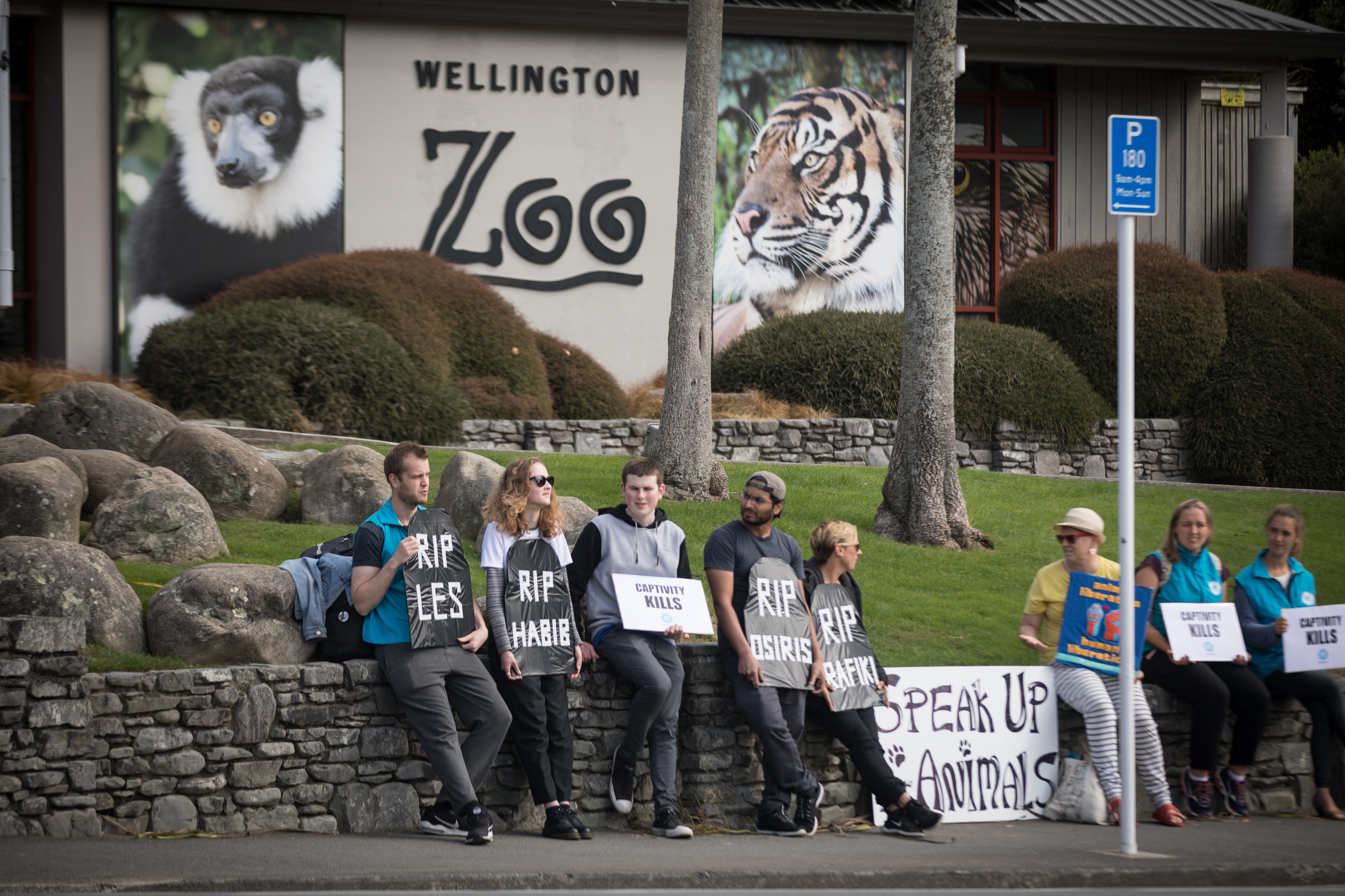 Speak Up For Animals NZ and SAFE protest at Wellington Zoo.