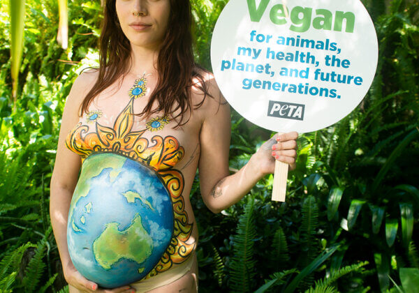 Pregnant PETA Protester Poses in Sydney: The Future Is Vegan!